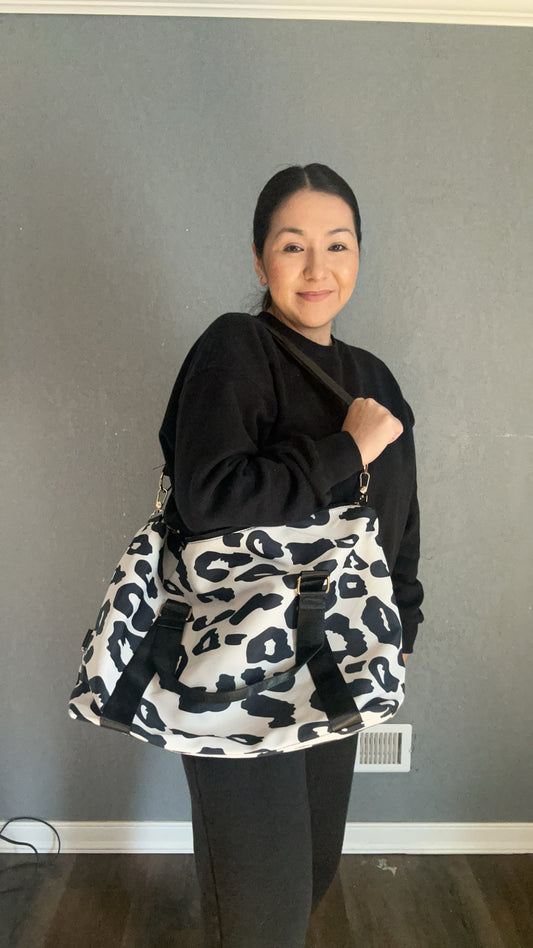 LEOPARD TRAVEL WEEKENDER- BLACK